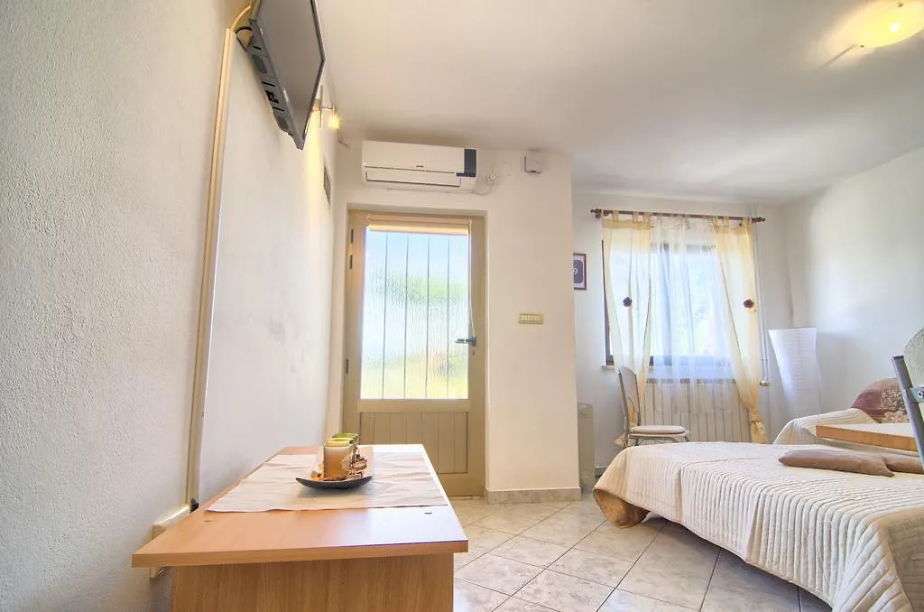 Apartments Milka Pola